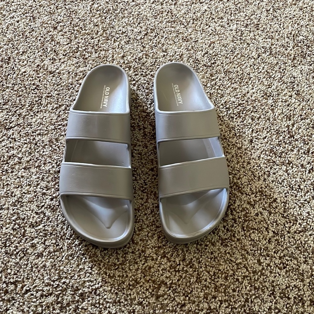Old Navy women’s slides new